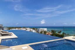 Marila Luxurious by Blueplaya beach 1 block far - Image 2