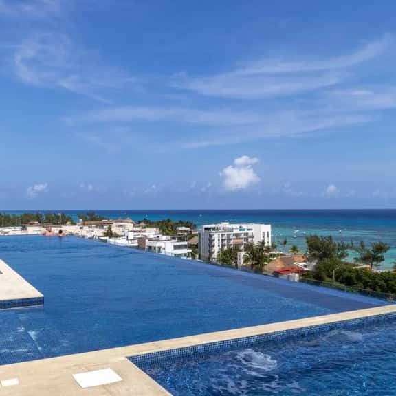 Marila Luxurious by Blueplaya beach 1 block far - Image 1