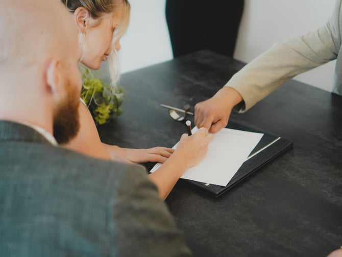 Desde la búsqueda hasta la firma del contrato