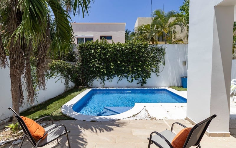 Private pool and garden