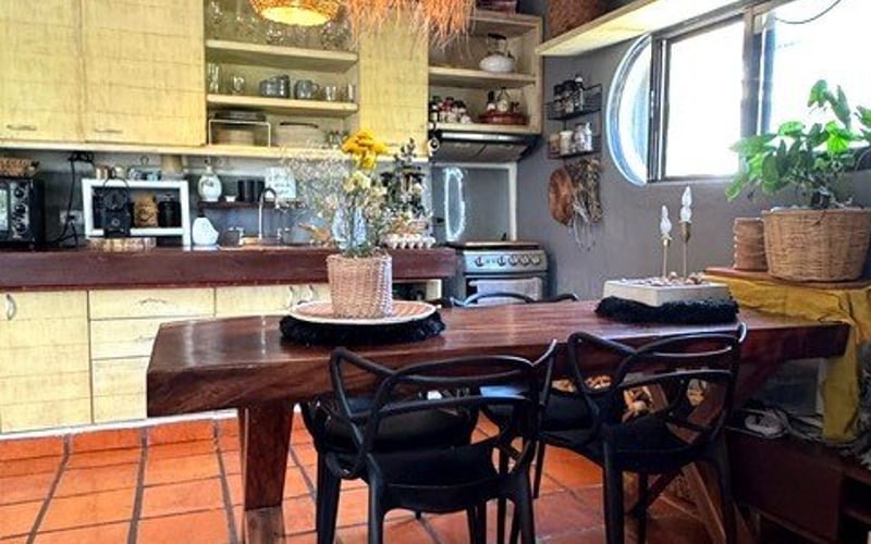 Kitchen and dining area