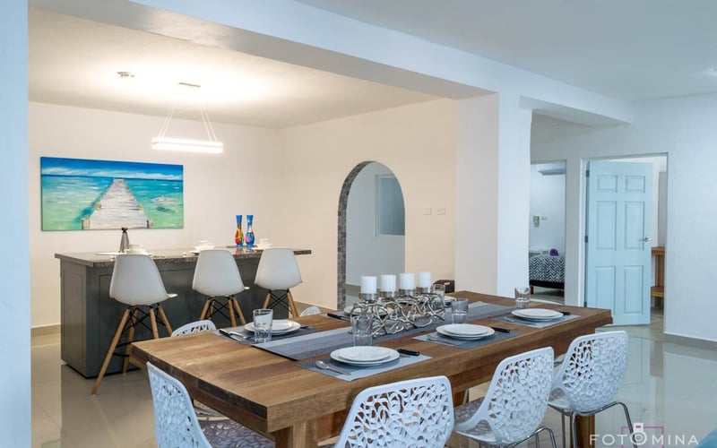 Dining area with arch